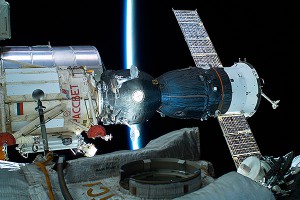 Камеры МКС зафиксировали НЛО (видео) Камеры МКС зафиксировали НЛО (видео)