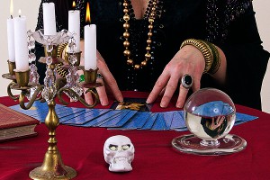 В Москве задержали банду лжеэкстрасенсов В Москве задержали банду лжеэкстрасенсов