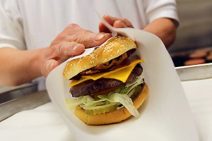 Британец взял имя "Чизбургер с беконом" Британец взял имя "Чизбургер с беконом"