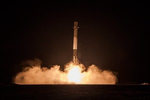 SpaceX провалила запуск Falcon 9 (видео) SpaceX провалила запуск Falcon 9 (видео)
