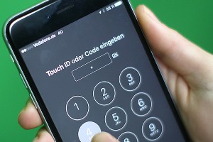 Суд защитил Apple от взлома iPhone Суд защитил Apple от взлома iPhone