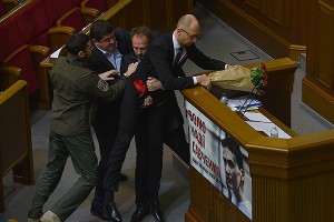 Яценюк поручил узаконить однополые браки Яценюк поручил узаконить однополые браки