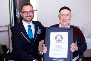 Узник Освенцима стал старейшим мужчиной мира Узник Освенцима стал старейшим мужчиной мира