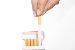 Продажи крупных пачек сигарет запретят Продажи крупных пачек сигарет запретят