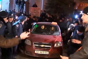 Как Порошенко спасся от разъяренных крымчан Как Порошенко спасся от разъяренных крымчан