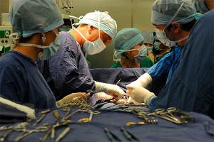 Хирург избил пациентку во время операции Хирург избил пациентку во время операции