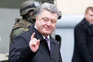 От Порошенко требуют извиниться за ласки От Порошенко требуют извиниться за ласки