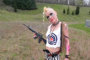 Зачем внучка Сталина переоделась в панка Зачем внучка Сталина переоделась в панка