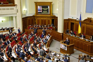 Депутату в Раде расцарапали лицо Депутату в Раде расцарапали лицо