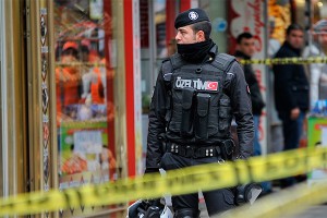 Женщина чудом спаслась от взрыва в Стамбуле Женщина чудом спаслась от взрыва в Стамбуле