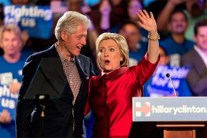 Клинтон набросился на Обаму ради жены Клинтон набросился на Обаму ради жены