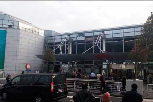 При взрыве в Брюсселе погибли более 10 человек При взрыве в Брюсселе погибли более 10 человек