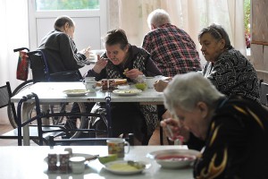 Россияне хотят сдать бабушек в интернат Россияне хотят сдать бабушек в интернат