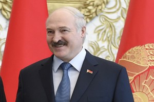 Лукашенко хочет дружить сразу со всеми Лукашенко хочет дружить сразу со всеми