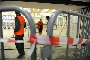 В метро у поезда на ходу отвалился двигатель В метро у поезда на ходу отвалился двигатель