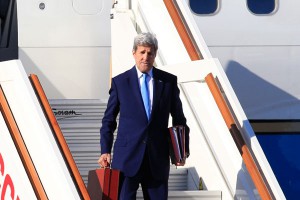 Керри поехал на переговоры с гитарой Керри поехал на переговоры с гитарой