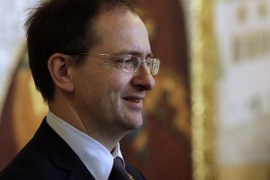 Улыбчивый Мединский показал спину Улыбчивый Мединский показал спину