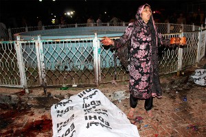 В Пакистане террорист убил десятки детей В Пакистане террорист убил десятки детей