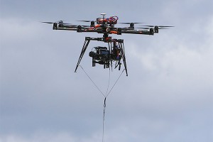 В США беспилотник впервые доставил посылку В США беспилотник впервые доставил посылку