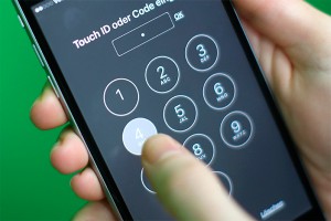 ФБР взломало iPhone без помощи Apple ФБР взломало iPhone без помощи Apple