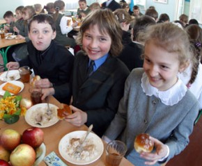 Из бюджета области будет выделено на школьный завтрак не менее пяти рублей