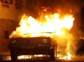 В Риме ночью сожгли десятки автомобилей