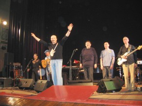 Брянцы спели «Вальс-бостон» вместе с Александром Розенбаумом Фото Ольги Приваленко