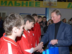 Футбольное поле в подарок от Сергея Иванова Фото пресс-службы администрации Брянской области