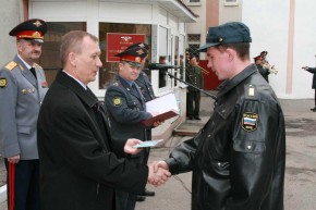 Губернатор подарил новые автомобили брянским милиционерам