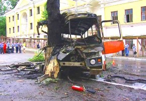 В Брянске сгорел автобус Фото предоставлено телекомпанией "60-й канал Брянск" и ГУ МЧС РФ по Брянской области