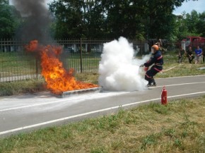 Юные пожарные посоревновались в пожарно-прикладном спорте Фото пресс-службы ГУ МЧС РФ по Брянской области