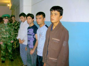 Нелегальных мигрантов задержали брянские пограничники Фото пресс-службы ПУ ФСБ РФ по Брянской области