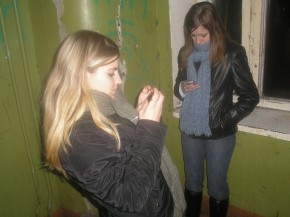 14-летние школьницы напились водки и совершили кражу