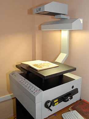 Планетарный сканер получила в подарок областная библиотека