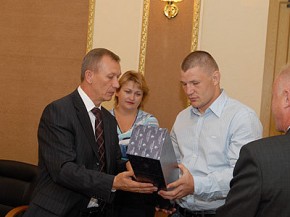Призер Чемпионата мира по дзюдо встретился с губернатором области Фото пресс-службы администрации Брянской области
