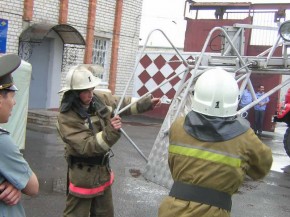 Огнеборцы потушили условный пожар в здании областного ГАИ