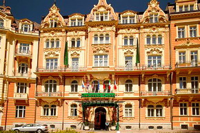 Фасад отеля-санатория «Карлсбад Плаза»